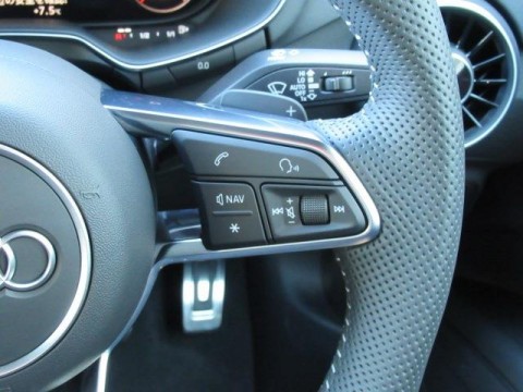 アウディTTクーペ 40TFSI Sラインパッケージ